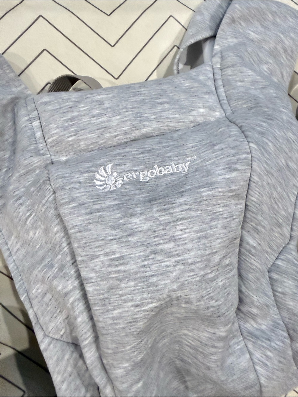 Ergoaby Embrace Soft Grey - Picture 3 of 16